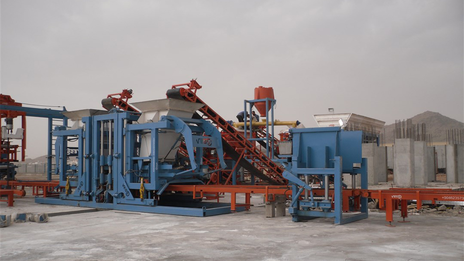 Automatic concrete block making machine