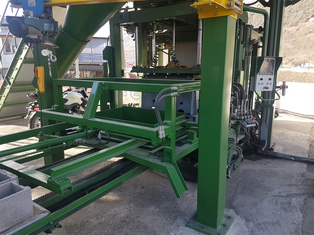 Máquina COMPACT para distintos productos de concreto