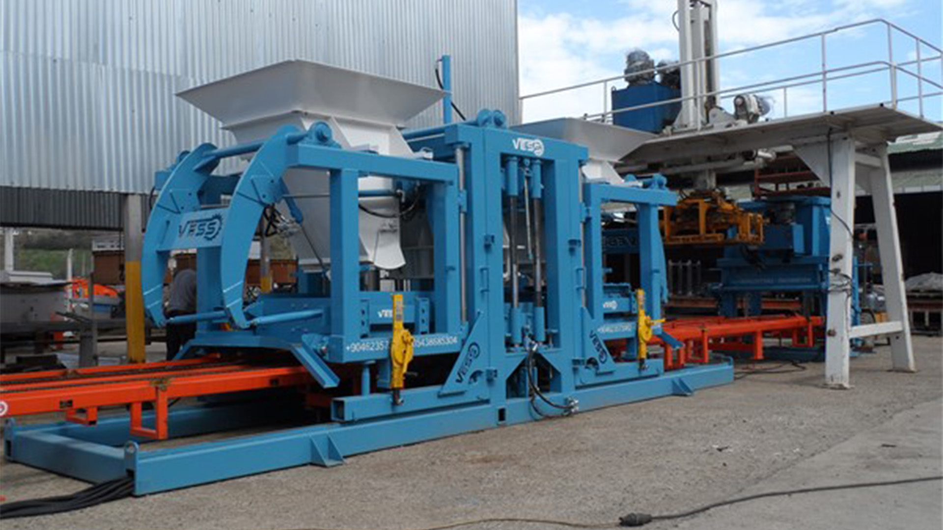 Automatic paving block making machine