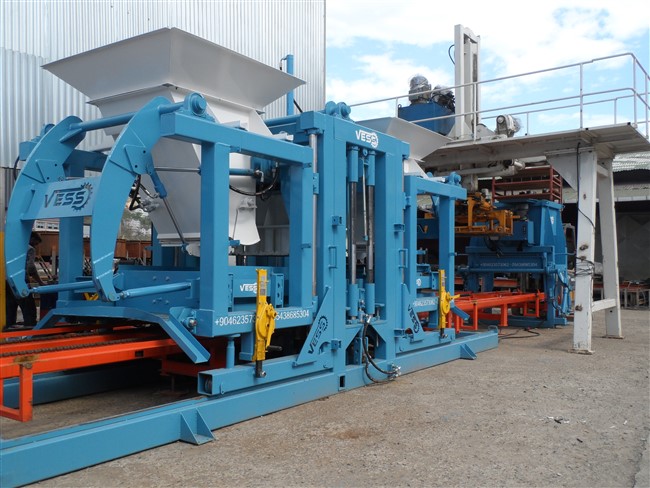 Fully automatic concrete block machine
