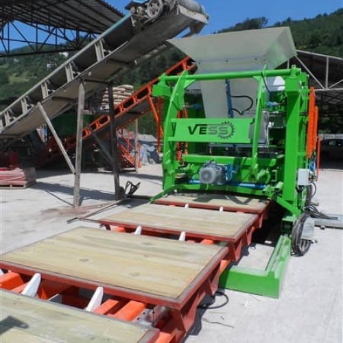 Máquina totalmente automática VESS 10.2 para bloques, losas y bordillos de concreto Máquina totalmente automática VESS 10.2 para bloques, losas y bordillos de concreto