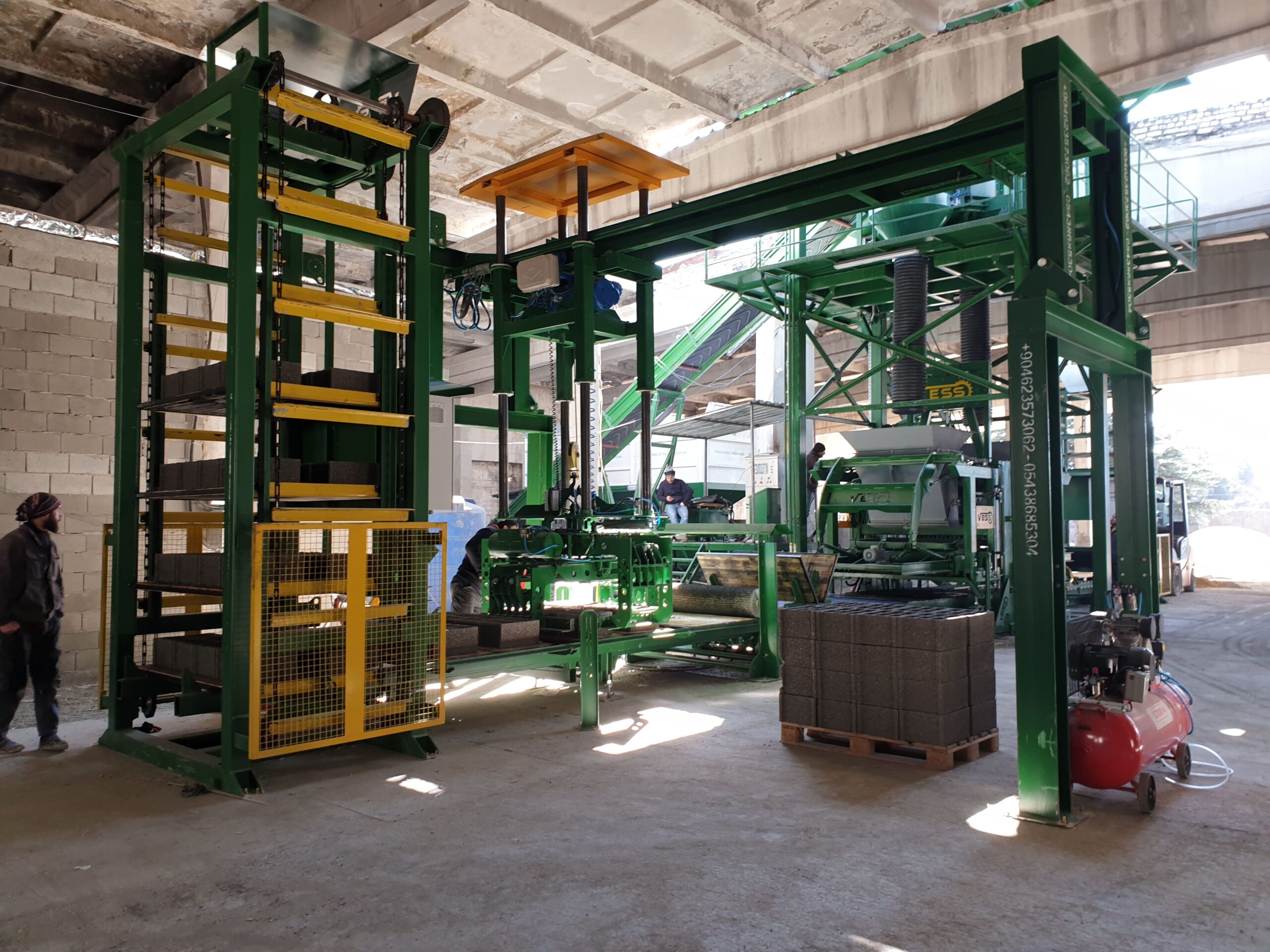 Concrete block and paving block making machine
