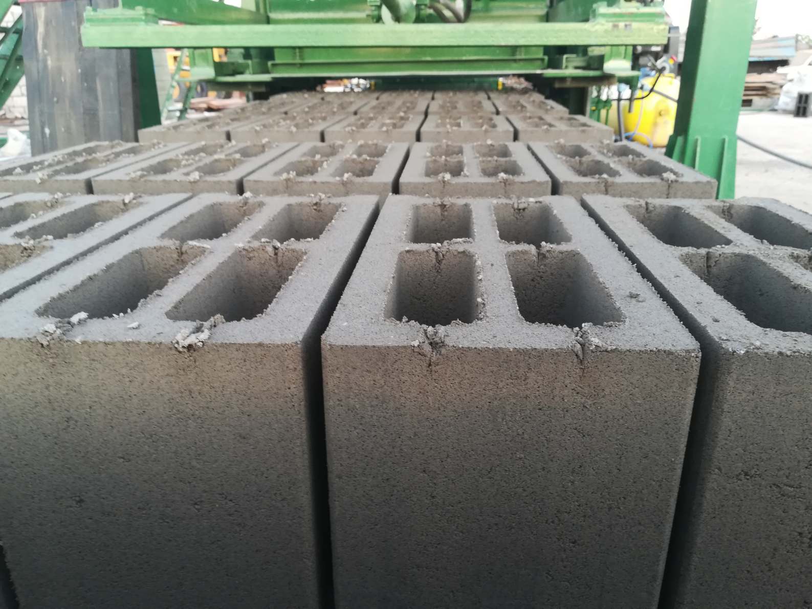دستگاه تولید آجر بتنی دست‌دوم ساخت ترکیه
