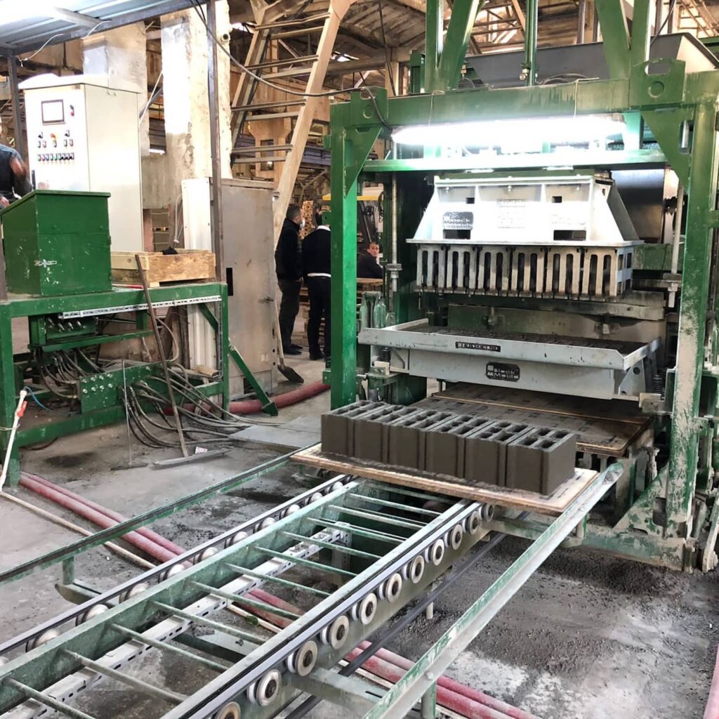machine_de_fabrication_de_hourdis_05.jpg