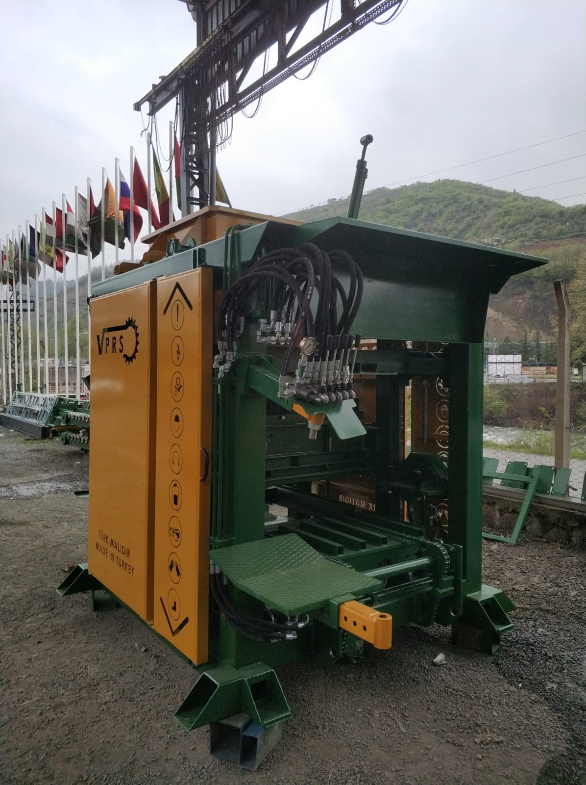 Block_making_machine_for_sale_2022.jpeg