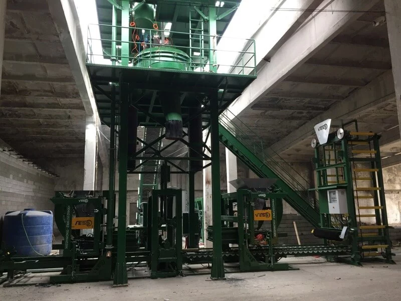 Máquina compacta para fabricar ladrillos
