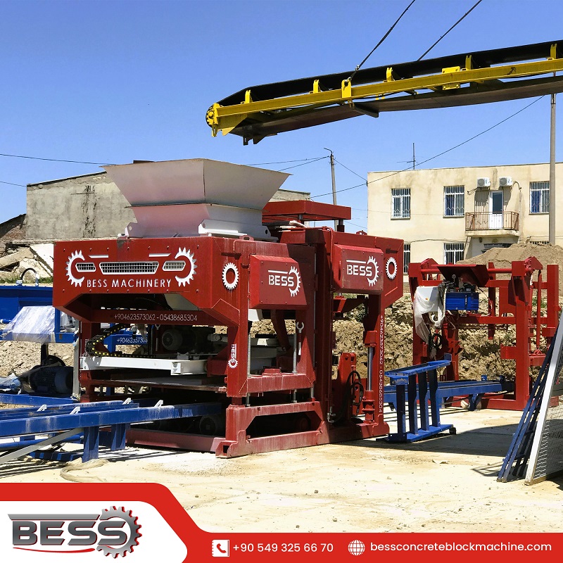 Conexión de una planta dosificadora de concreto y una máquina de bloques