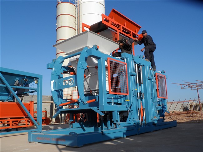 Concrete_paving_block_making_machine.jpg