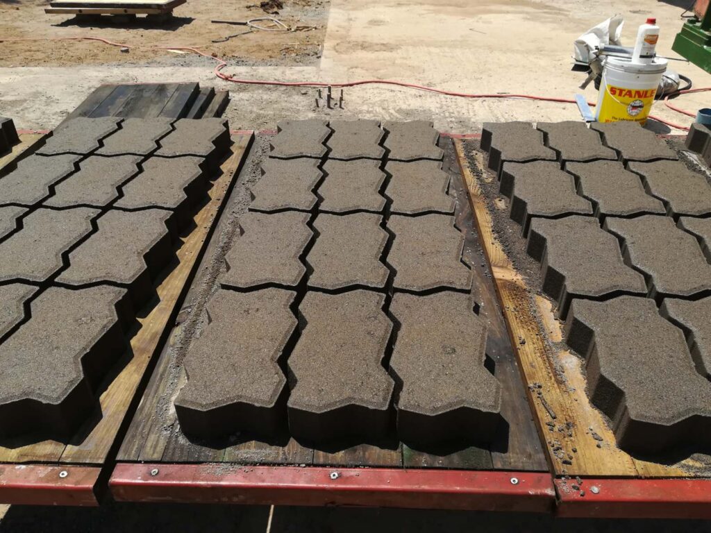 Pavé_-_Machine_de_Fabrication_de_Pavé_et_bordure_-_Usine_de_Pavé_-_Autobloquant.jpg