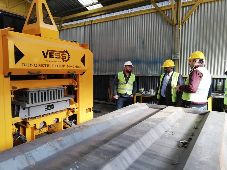 Visita de un cliente para comprar una máquina para bloques macizos de Beyazli Group, Turquía
