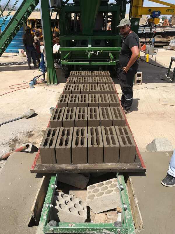 Línea de producción de bloques huecos