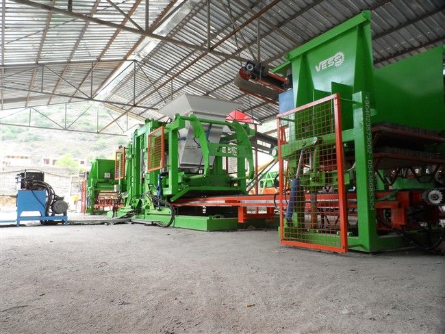 Máquina automática de bloques huecos instalada en Sudán